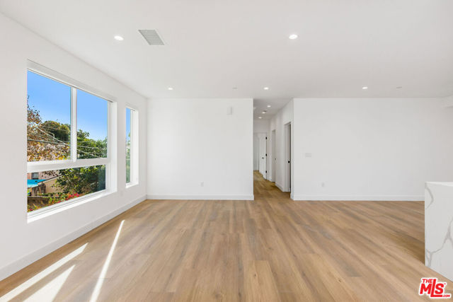 1616 S Sycamore Avenue, Los Angeles CA: https://media.crmls.org/mediaz/96de3b8b-3f35-4c04-8e1d-5033685992d7.jpg
