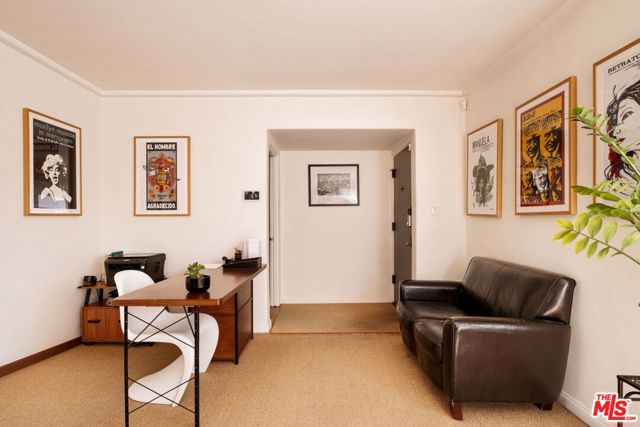 110 S Brighton Street, Burbank CA: https://media.crmls.org/mediaz/96de4b4f-acca-43e8-915b-23fa31a30c18.jpg