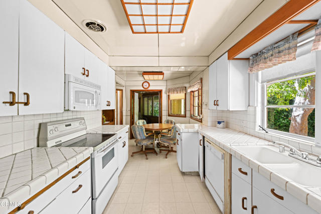 Detail Gallery Image 13 of 47 For 4369 Firmament Ave, Encino,  CA 91436 - 3 Beds | 2 Baths
