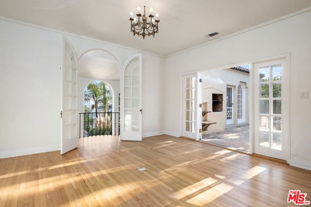 2063 Grace Avenue, Los Angeles CA: https://media.crmls.org/mediaz/96de81a4-8f96-4abf-ac76-7abea1320b0f.jpg