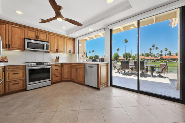 352 Villena Way, Palm Desert CA: https://media.crmls.org/mediaz/96deabf7-bb57-4e85-893c-bd0e520ff717.jpg