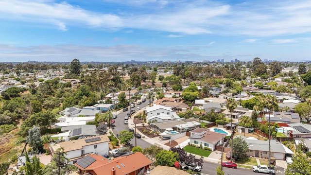 4527 Chinook Court, San Diego CA: https://media.crmls.org/mediaz/96df7c4e-e6b1-4784-9b54-5469e20ec7ad.jpg