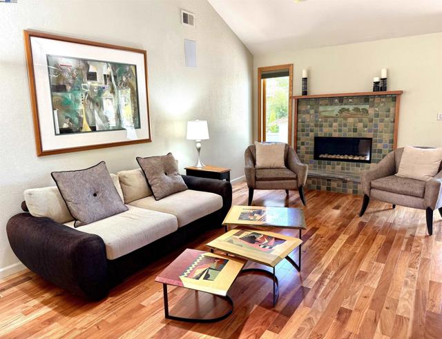 6291 Calle Fuego, Pleasanton CA: https://media.crmls.org/mediaz/96df8936-d54d-41ce-86f2-c6e32c9fb668.jpg