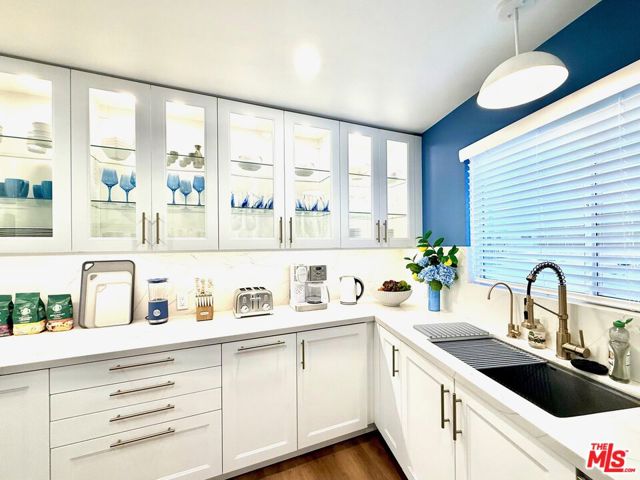 17728 Porto Marina Way, Pacific Palisades CA: https://media.crmls.org/mediaz/96dfa4e9-3e0f-4390-b15f-2a3fdf7fb9d7.jpg