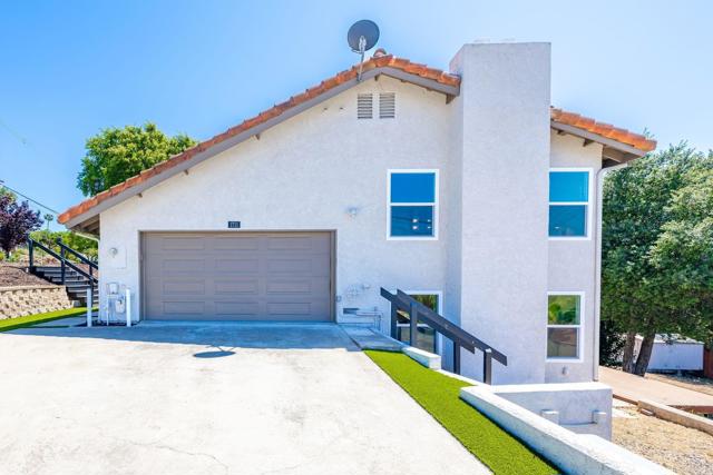 Detail Gallery Image 1 of 44 For 1711 Alhudson Dr, Escondido,  CA 92029 - 4 Beds | 2/1 Baths