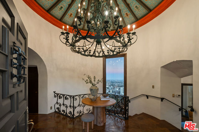 2200 Maravilla Drive, Los Angeles CA: https://media.crmls.org/mediaz/96e0b0d9-bb42-4c6f-936b-915004f31653.jpg