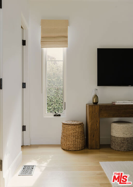 Image 22 of 41 For 408 Westbourne Drive