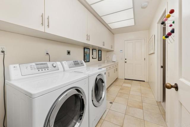 16139 Rambla De Las Flores, Rancho Santa Fe CA: https://media.crmls.org/mediaz/96e11955-562b-42f1-a4f9-6338acbe4b14.jpg