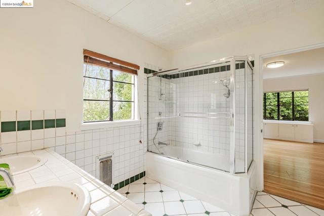 Image 37 of 60 For 44 Highgate Rd