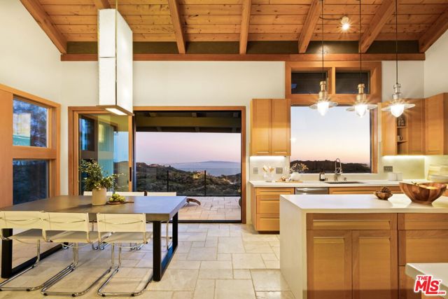 2400 Tuna Canyon Road photo 2