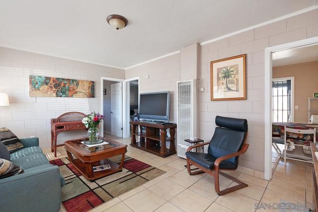 1380 1382 Grove Avenue, Imperial Beach CA: https://media.crmls.org/mediaz/96e160a2-c9f3-417b-a667-74bc1528ebde.jpg