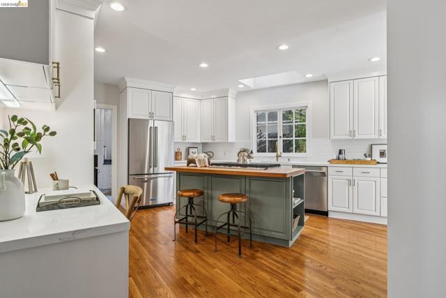 Image 15 of 59 For 4201 Lakeshore Ave