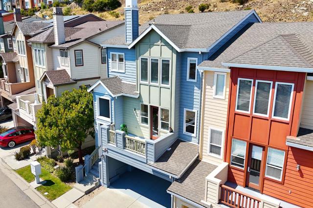 58 Pointe View Place, South San Francisco CA: https://media.crmls.org/mediaz/96e2144d-421d-46bb-ba71-8c9cfa499e63.jpg