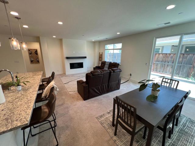 1460 Waterwheel Lane, Hollister CA: https://media.crmls.org/mediaz/96e2480a-7965-4075-92f3-584ff4f9db10.jpg