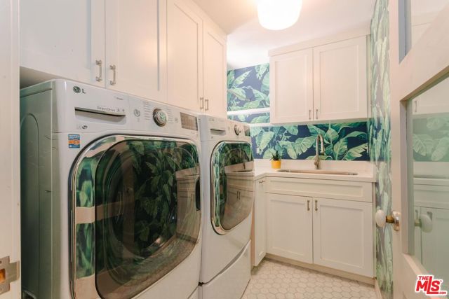 2055 Outpost Drive, Los Angeles CA: https://media.crmls.org/mediaz/96e2529c-7888-49e7-b5c4-87381c3e494c.jpg