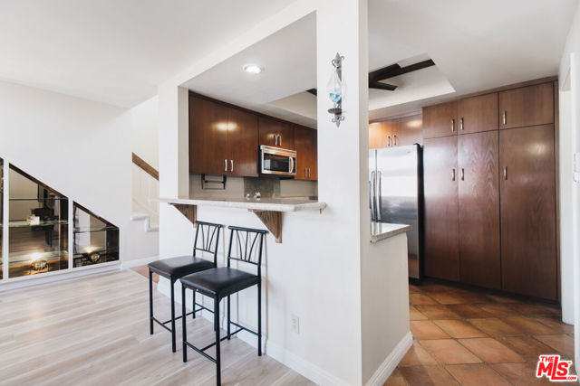 8180 Manitoba Street, Playa del Rey CA: https://media.crmls.org/mediaz/96e27cf4-1989-4af3-ad31-a90c69f01b32.jpg