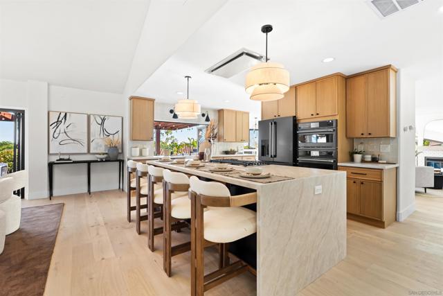 1170 Rancho Encinitas Dr, Encinitas CA: https://media.crmls.org/mediaz/96e333ab-85a6-488b-a2b2-fab979c98c3f.jpg