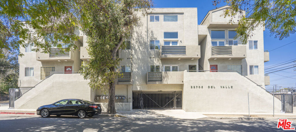 22705 Del Valle Street #5
