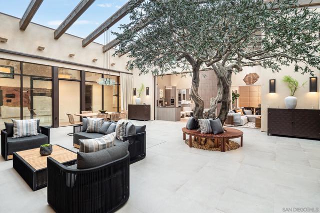 6005 La Jolla Scenic Dr S, La Jolla CA: https://media.crmls.org/mediaz/96e3b0ca-7788-415e-b045-03531216a5fc.jpg