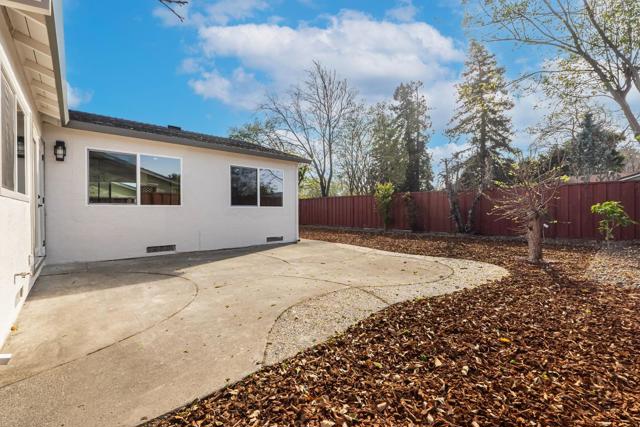 2877 Pelican Drive, Union City CA: https://media.crmls.org/mediaz/96e3d78d-4707-40ca-9994-b1177d3c6e33.jpg