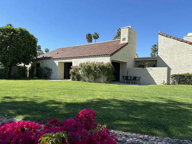 450 Sunningdale Drive, Rancho Mirage CA: https://media.crmls.org/mediaz/96e4801a-0648-4037-aef4-93550d501a74.jpg