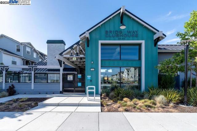 37468 Bowline Rd, Newark CA: https://media.crmls.org/mediaz/96e4bfa9-4b74-453f-aaae-d568c732c893.jpg