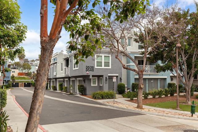 3528 Shoreline Bluff Ln, San Diego CA: https://media.crmls.org/mediaz/96e4c2ae-3747-4c0d-ba25-a480047e297f.jpg