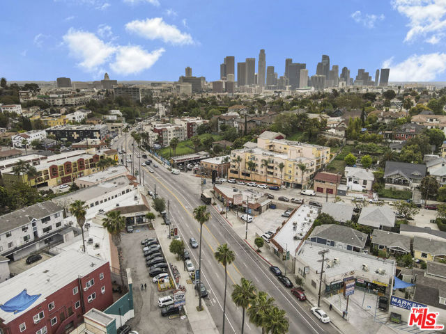 1315 Montana Street, Los Angeles CA: https://media.crmls.org/mediaz/96e51651-7dab-4fe7-a5c6-249e8b026c53.jpg