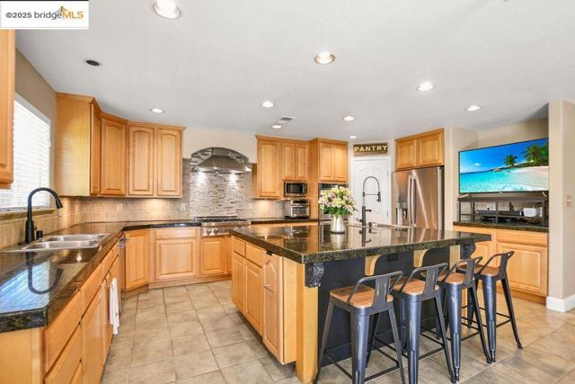 197 Branbury Dr, Campbell CA: https://media.crmls.org/mediaz/96e5549e-d58e-469f-aa62-719bb65a6807.jpg