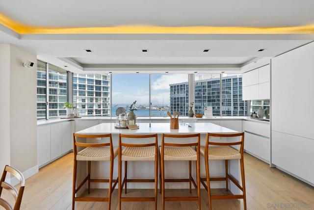 1780 Avenida Del Mundo, Coronado CA: https://media.crmls.org/mediaz/96e568a7-3d8d-4f96-9fb2-e8e5c07a24a3.jpg