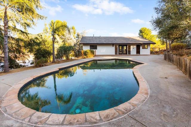 16310 Oak Springs Dr, Ramona CA: https://media.crmls.org/mediaz/96e57a37-ccf8-45d2-87b5-970b17e785eb.jpg