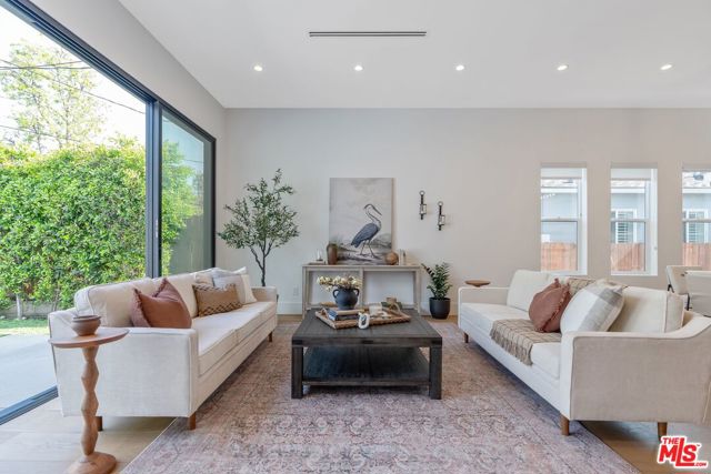 5522 Buffalo Avenue, Sherman Oaks CA: https://media.crmls.org/mediaz/96e62e3b-ab46-429e-a5ee-5727fdb24fff.jpg