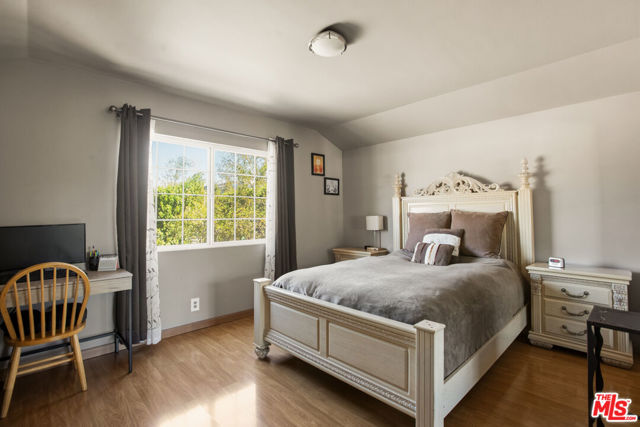14552 Runnymede Street photo 2
