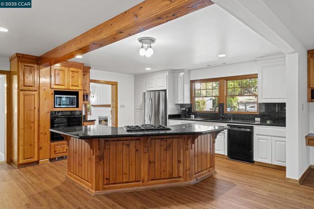 3505 Euclid Ave, Concord CA: https://media.crmls.org/mediaz/96e6a5d5-9762-4f31-833c-8acfc48daabb.jpg