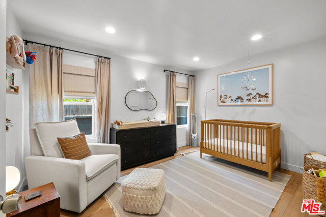 3775 Ashwood Avenue, Los Angeles CA: https://media.crmls.org/mediaz/96e73381-5153-41cd-88dc-8847bb712a2c.jpg
