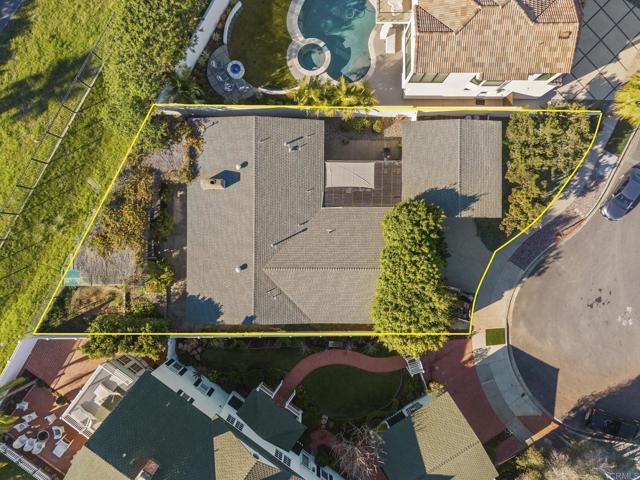 Detail Gallery Image 9 of 29 For 1100 Coronado Ave, Coronado,  CA 92118 - 4 Beds | 2/1 Baths