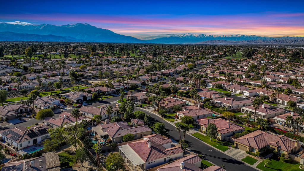 https://media.crmls.org/mediaz/96e7a2c1-0bef-48aa-a4c6-0c67a1b9fd4e.jpg?preset=X-Large
