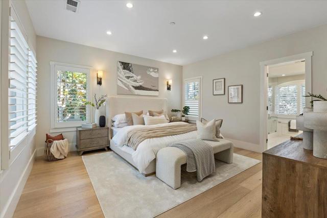 900 Roble Avenue, Menlo Park CA: https://media.crmls.org/mediaz/96e7b23f-e788-4003-9d03-10e451d6f8a2.jpg