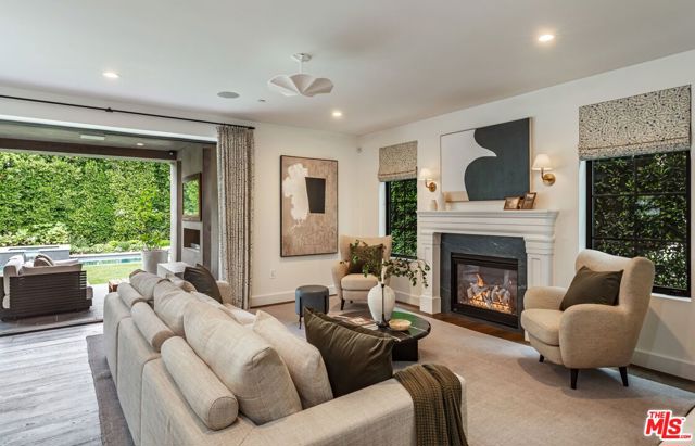 116 S Carmelina Avenue, Los Angeles CA: https://media.crmls.org/mediaz/96e83320-7608-4a6f-ab71-333550c2b5dd.jpg
