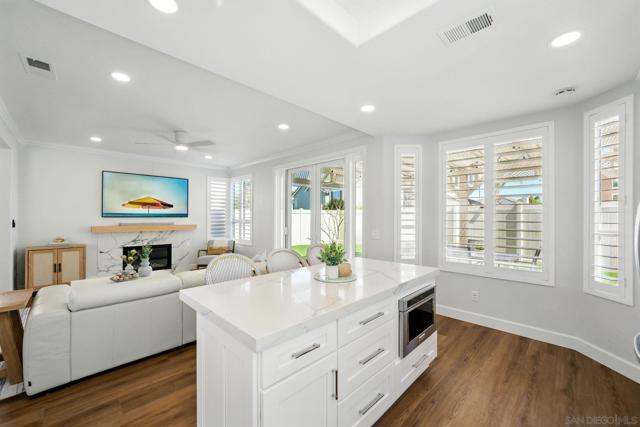 12135 Via San Loreno, San Diego CA: https://media.crmls.org/mediaz/96e84f70-e53f-433d-8dfd-43c23c078a45.jpg