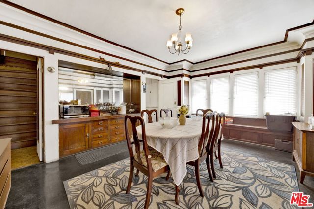 1215 W 39th Place, Los Angeles CA: https://media.crmls.org/mediaz/96ea9a38-ebbd-4e26-aff8-f9c203251629.jpg