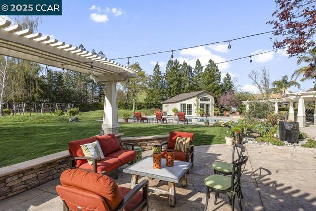 21 Meadow Lake Dr, Danville CA: https://media.crmls.org/mediaz/96eae5e6-dd18-41f1-bfc0-ff5ed6771835.jpg