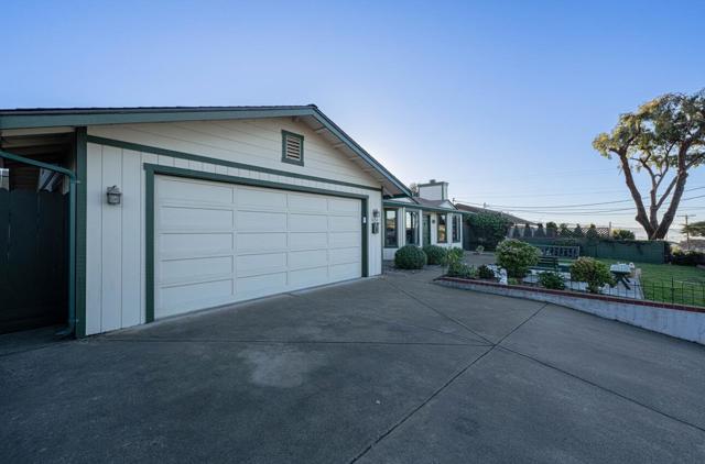 1524 Elm Avenue, Seaside CA: https://media.crmls.org/mediaz/96eb5a40-1ac5-468c-9e15-e4f7aa070dfa.jpg