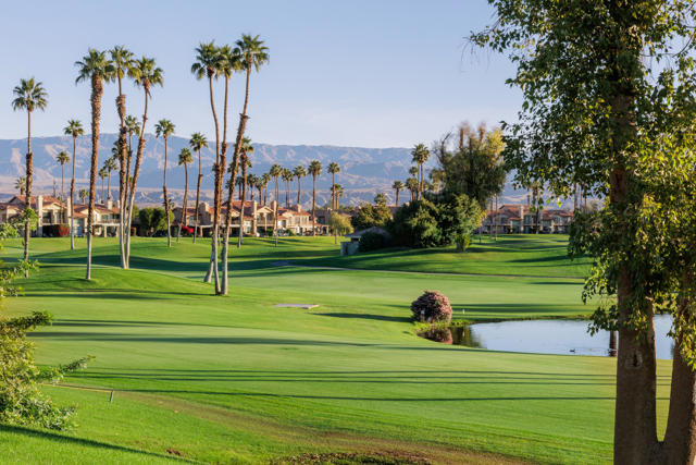 38348 Zinnia E Lane, Palm Desert CA: https://media.crmls.org/mediaz/96ebeaf7-5db5-412f-b34b-9e5cba7f9d46.jpg