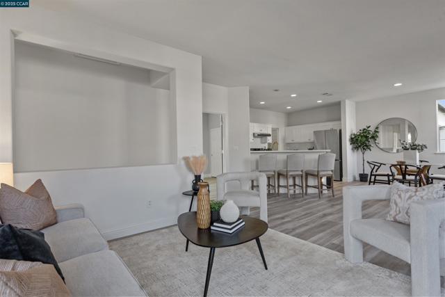5109 Napa Shore Dr, Fairfield CA: https://media.crmls.org/mediaz/96ec082a-1591-42ba-ac28-9940c07edcde.jpg