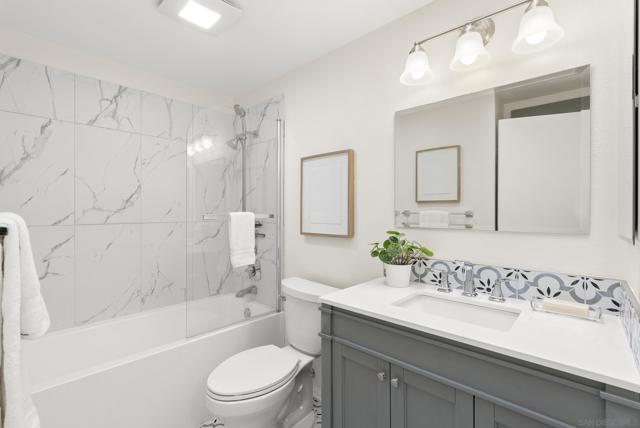 8871 Caminito Primavera, La Jolla CA: https://media.crmls.org/mediaz/96ec0fa5-18d8-4e81-89b9-579ef565563c.jpg