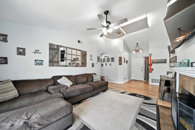 241 Cottonwood Lane, Fillmore CA: https://media.crmls.org/mediaz/96ec748d-56d0-4d29-980e-69ebd43c4f64.jpg