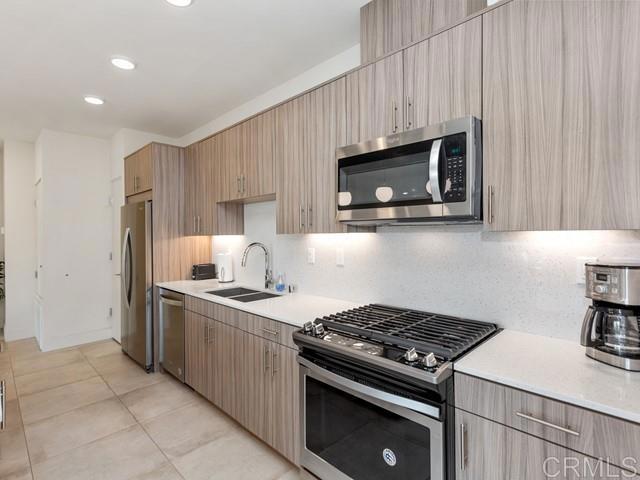 175 The Riv, Palm Springs CA: https://media.crmls.org/mediaz/96ed1913-8581-4260-90e5-433e62ec4b5a.jpg