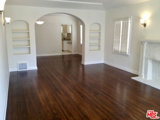 347 N Curson Avenue, Los Angeles CA: https://media.crmls.org/mediaz/96ed529e-41dd-41a0-8737-2b7837427f3b.jpg