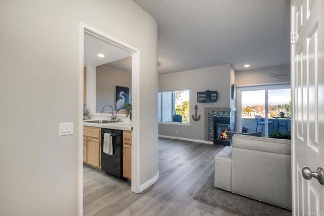 Detail Gallery Image 8 of 37 For 1560 Caminito Aguar, San Marcos,  CA 92078 - 2 Beds | 2 Baths